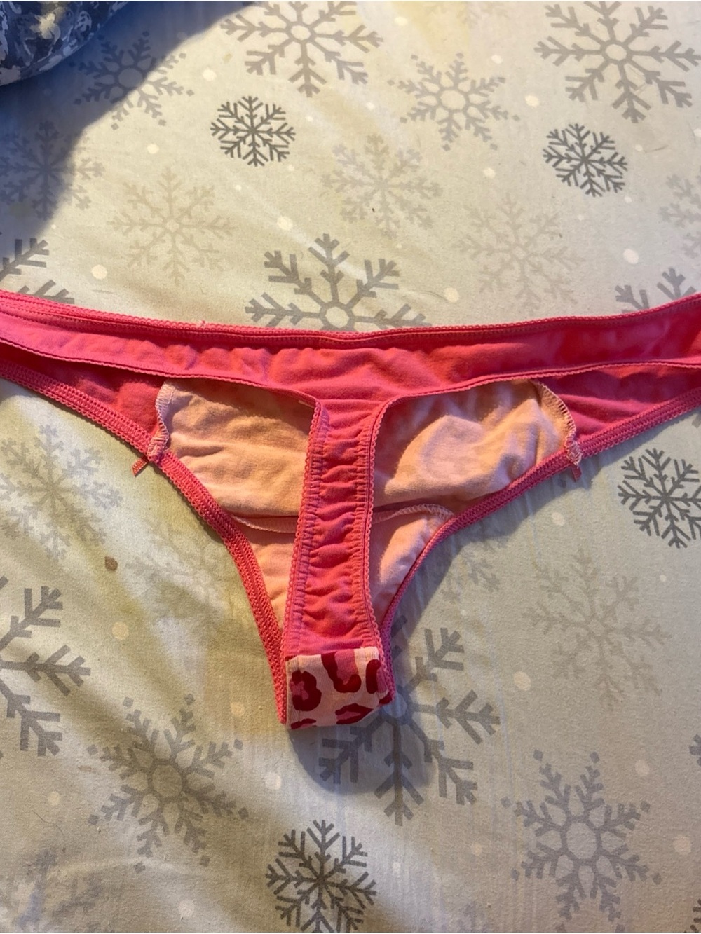 PINK Victoria’s Secret Pink Leopard Print Thong Panties Size Large NWOT - Picture 4 of 5